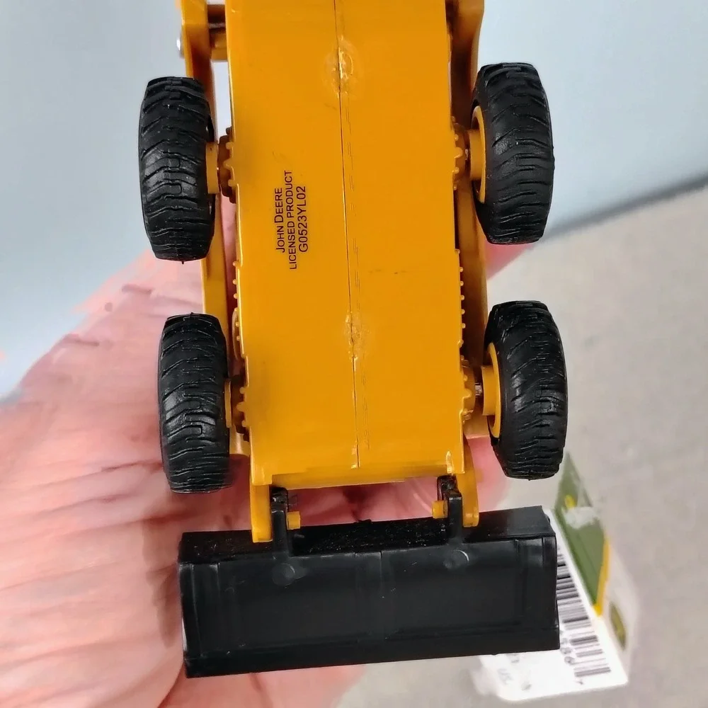 NWT John Deere ERTL Skid Steer Loader Yellow Black Construction Farm Toy